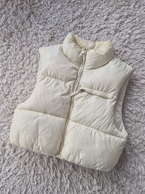 Bershka Cream White Cropped Puffer Vest XS